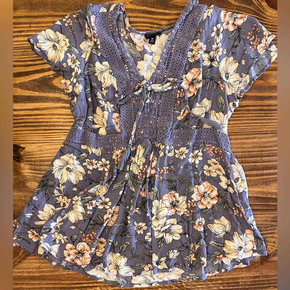 Torrid Top Sz 00 - Picture 1 of 4